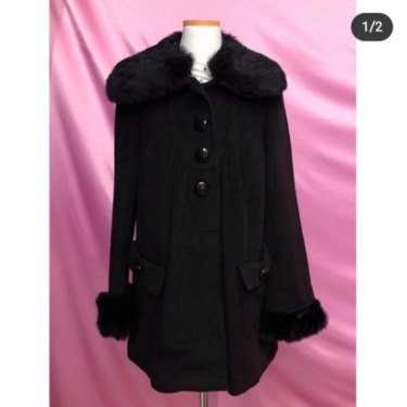 Black fur detailed coat