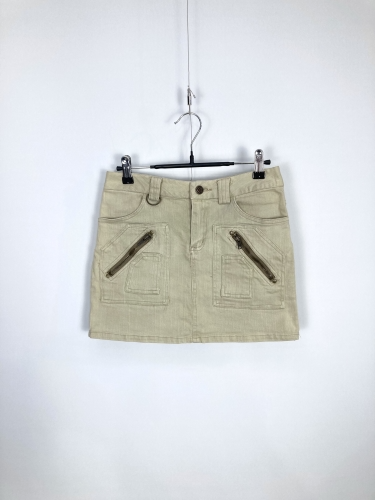 beige pocket low-rise skirt